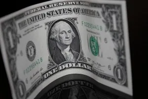Dólar hoje abre em baixa, mas caminha para encerrar semana com valorização