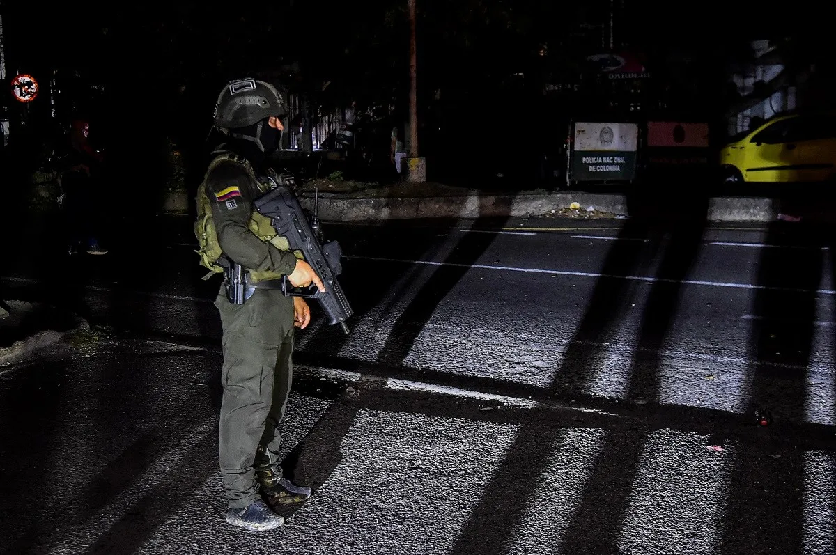 Explosão de carro-bomba deixa um morto e 11 feridos na Colômbia