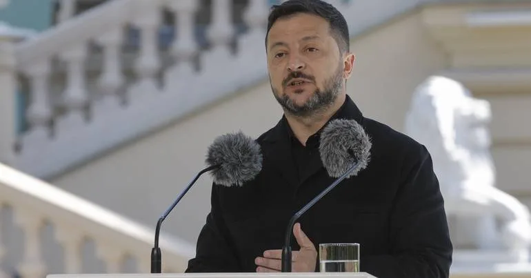 Zelensky: espaço aéreo russo "extremamente perigoso"