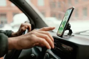Juiz valida exclusão de motorista de aplicativo que cobrava por fora