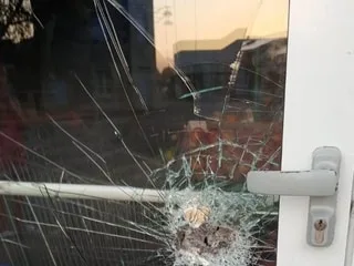 « Ils ont défoncé la porte au pied de biche » : 15 000 € de cartouches de cigarettes dérobés de nuit en Maine-et-Loire