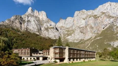 Paradores firma un verano de récord con más de 80 millones de ingresos y destinos inesperados prácticamente llenos