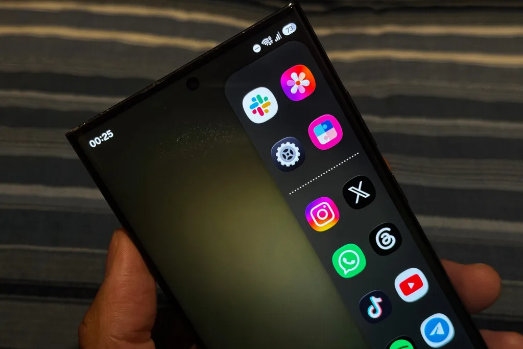 Cómo usar los Paneles Edge de One UI para abrir apps, tomar capturas y hacer tareas desde cualquier pantalla