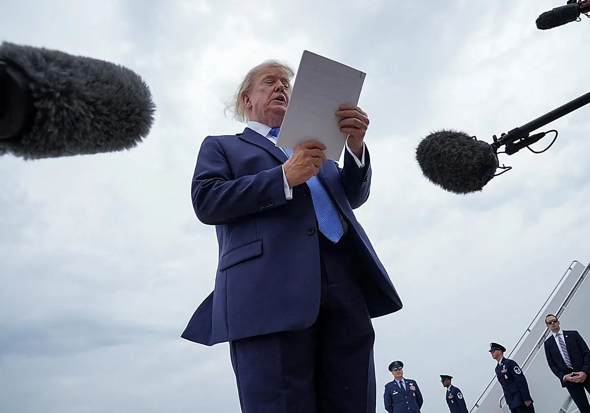 Trump anuncia un «Día D económico» contra Irán y amenaza con «enormes consecuencias» a quienes le den apoyo financiero