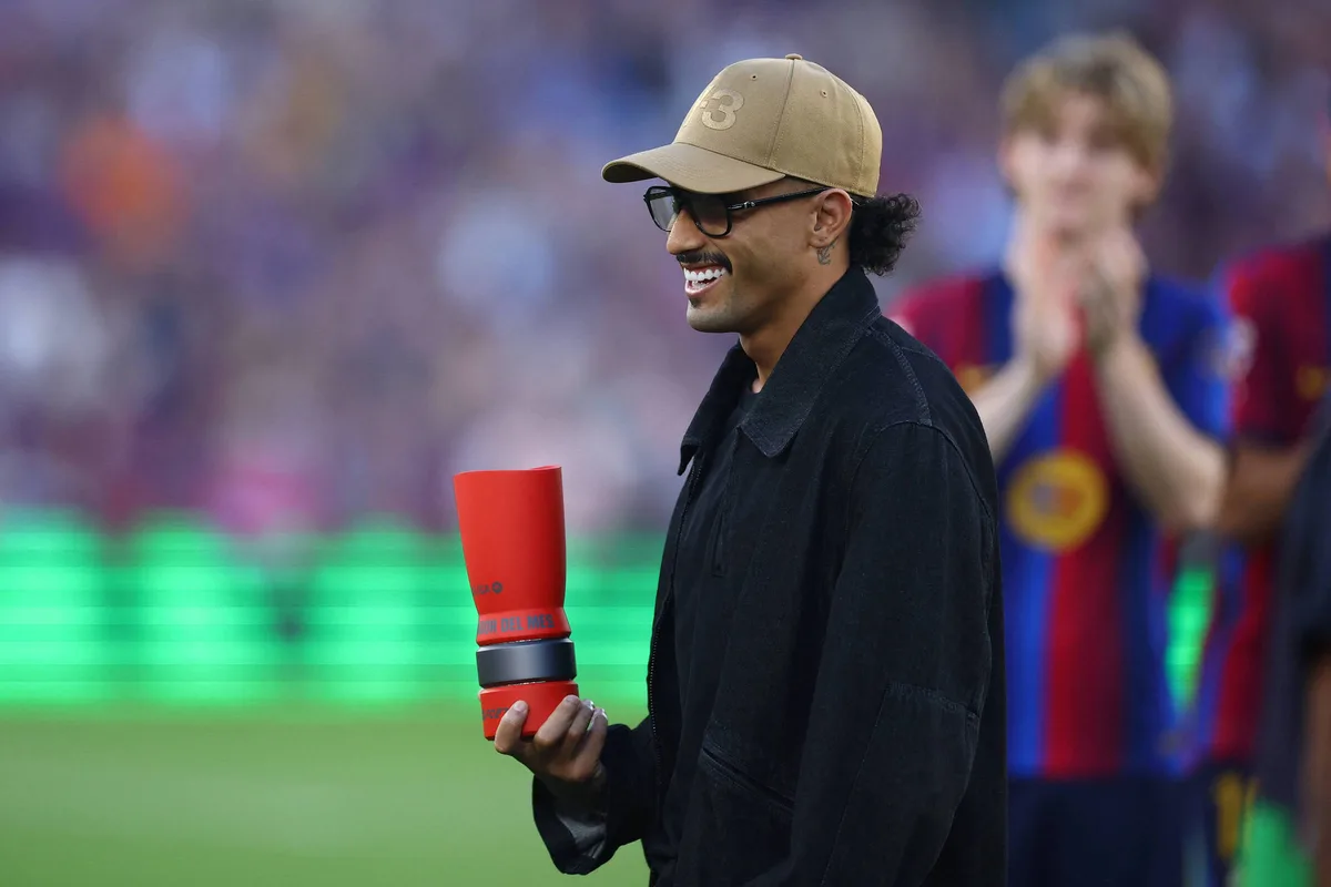 Técnico do Barça confirma recuperação de Raphinha, mas prega cautela quanto a retorno
