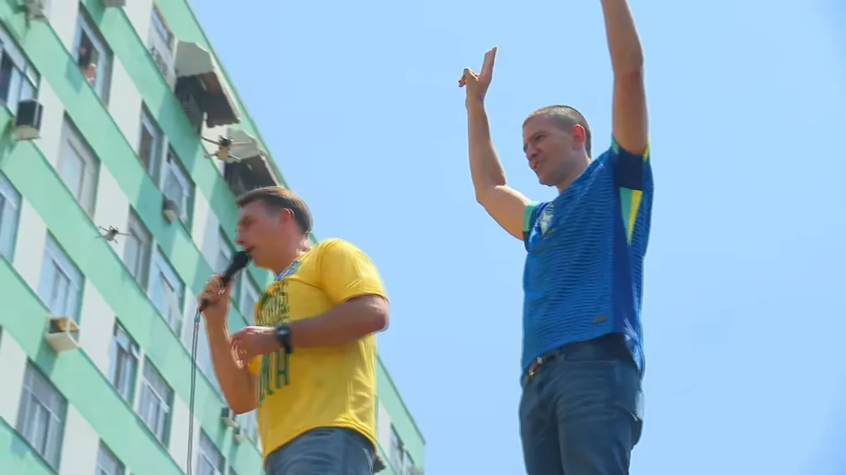 VÍDEO: Flávio diz que Jair Bolsonaro colocará a faixa presidencial nele no dia da posse