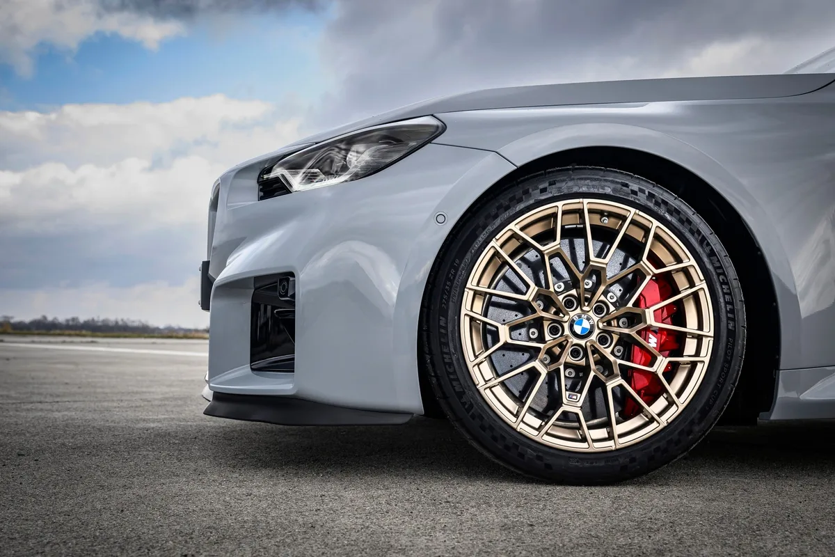 BMW M2 CS: llegó a la Argentina un deportivo con 530 CV y peso reducido