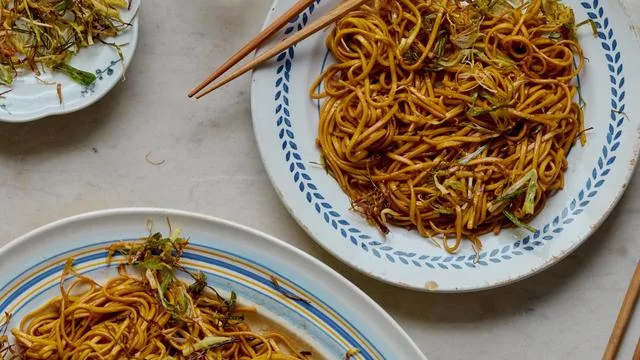 Frühlingszwiebel-Ingwer-Nudeln : Wärmende Hausmannskost auf Chinesisch