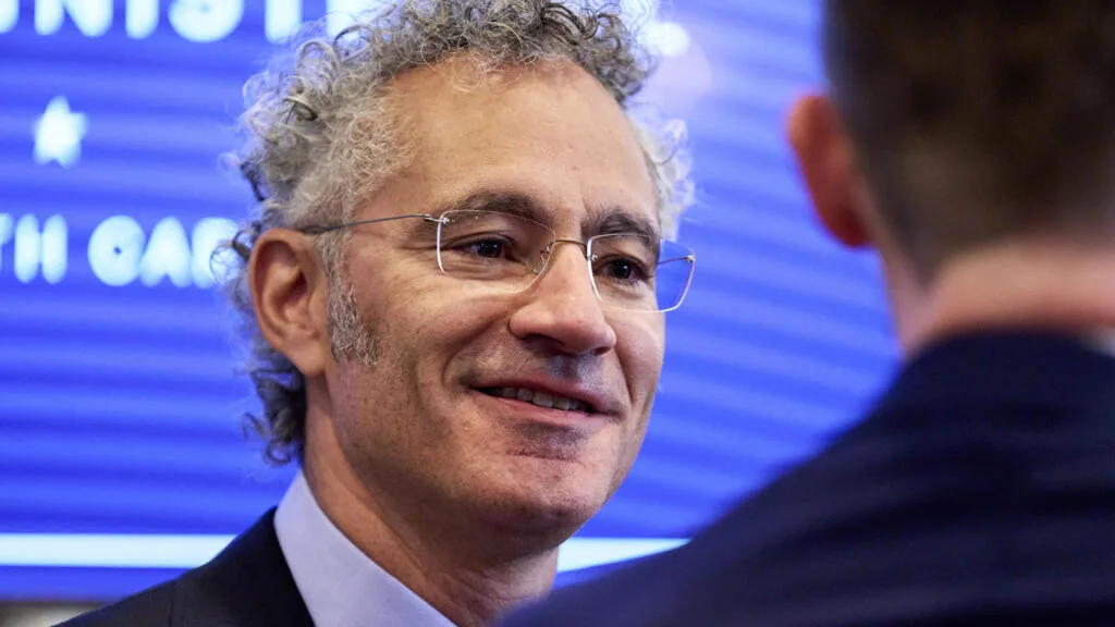 Le patron de Palantir juge que la France se "fera du mal" en tournant le dos au géant américain