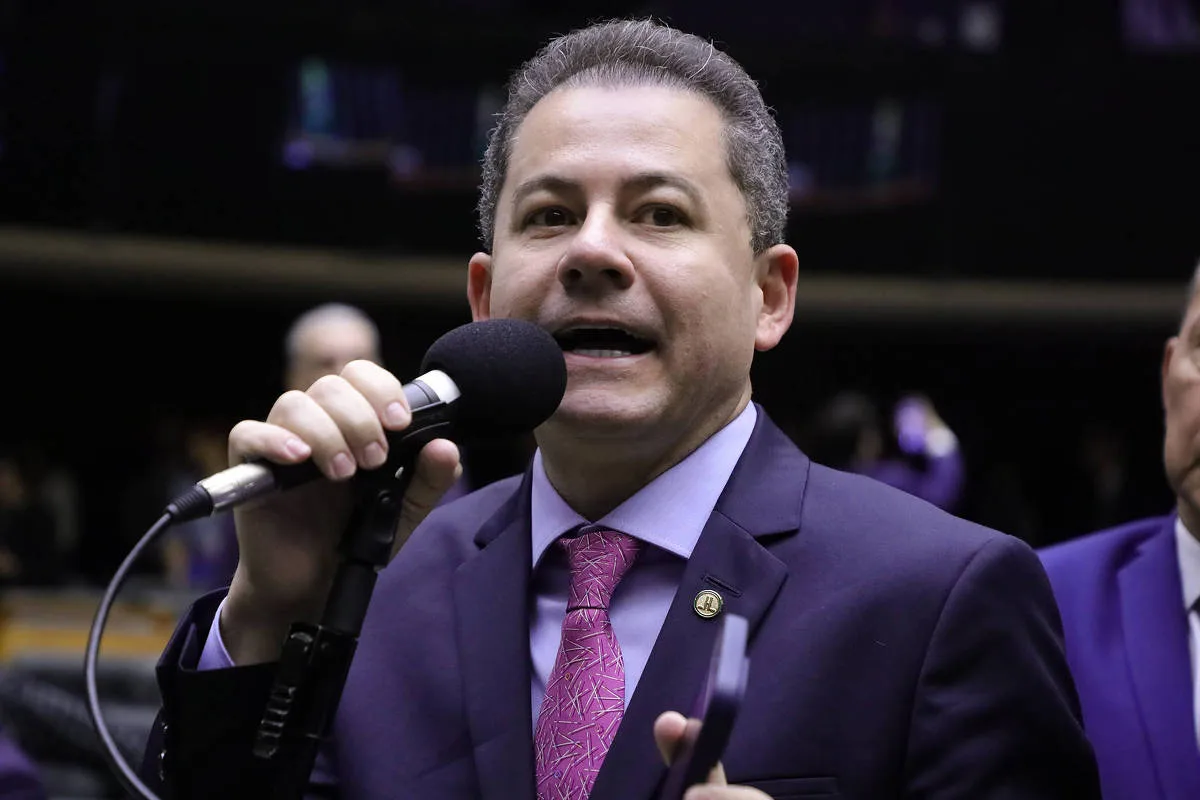 PF faz operação contra Cezinha Madureira, aliado de ministro André Mendonça