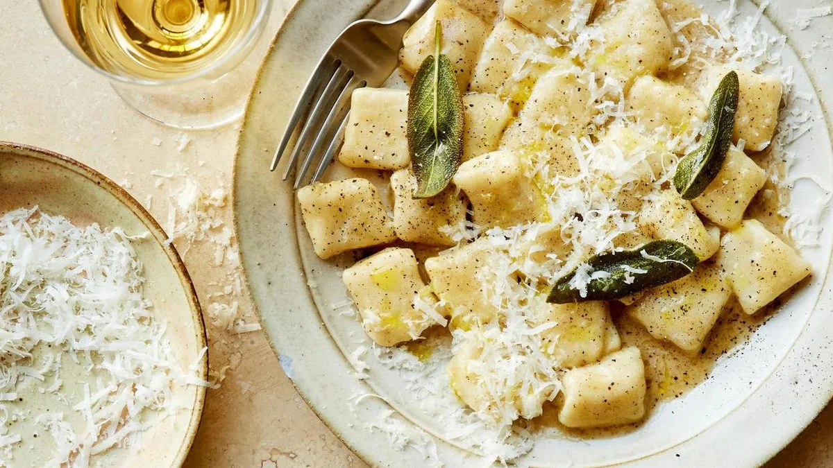 Salbei-Parmesan-Gnocchi: Nie wieder Angst vor Gnocchi haben