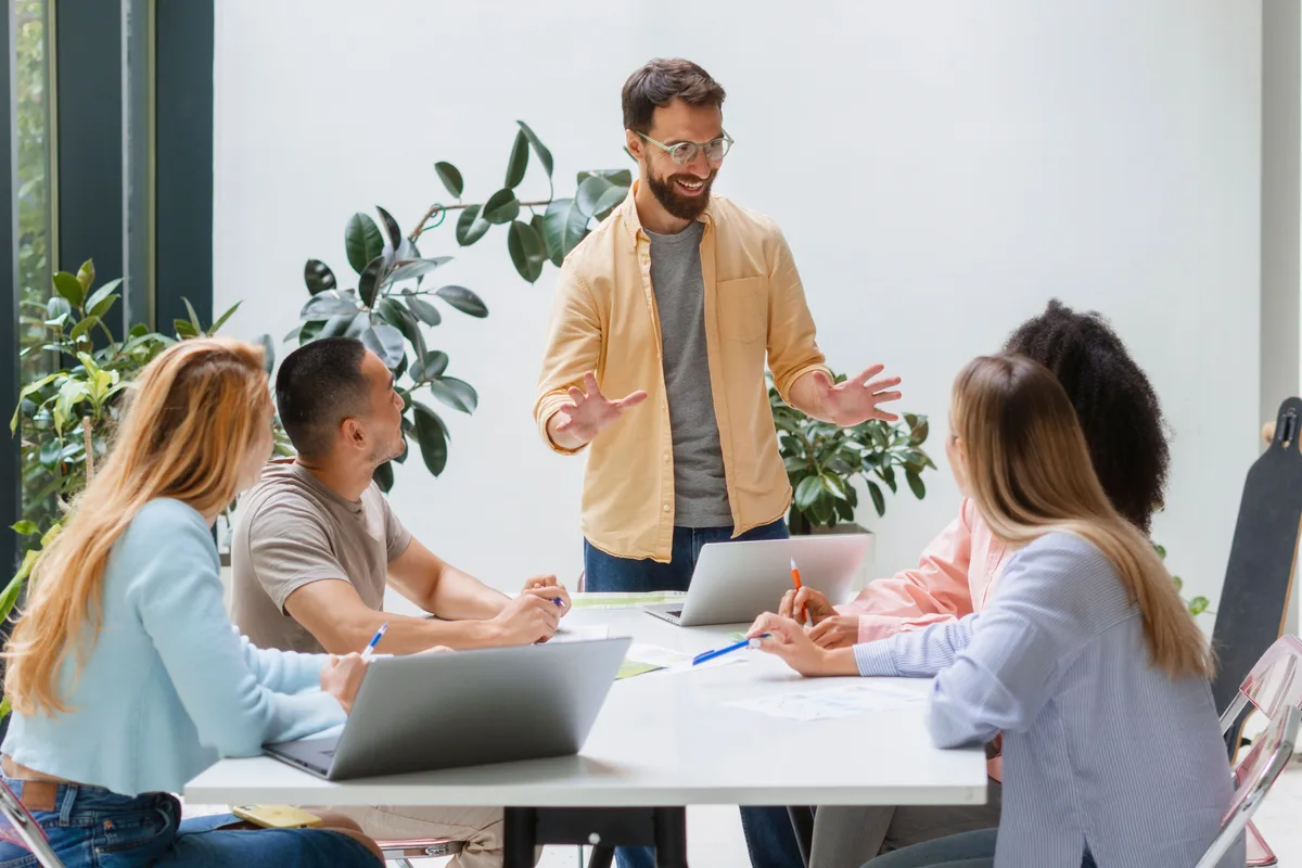 Qué significa que una persona interrumpa todo el tiempo a los demás sin ningún reparo, según la psicología