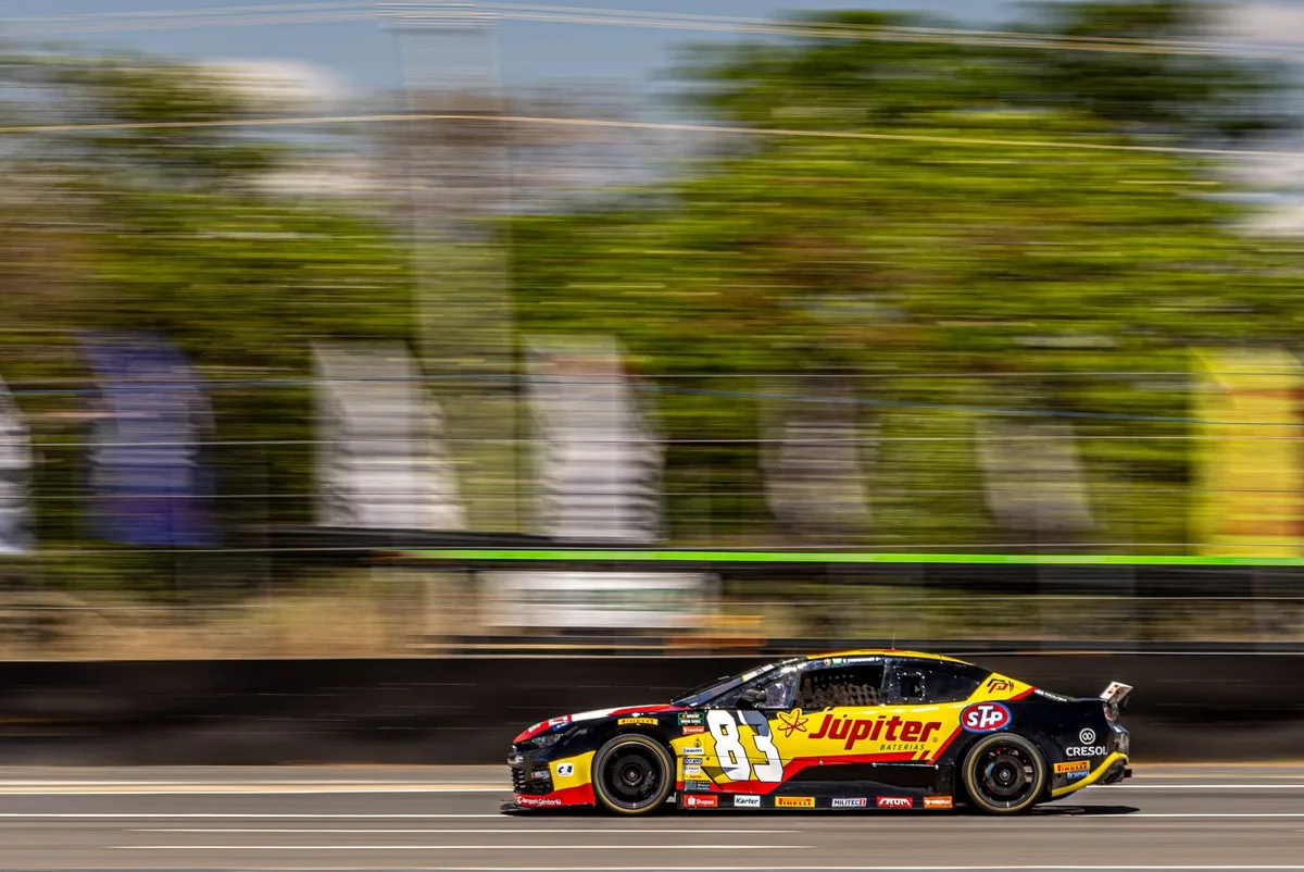 Líder da NASCAR Brasil, Gabriel Casagrande projeta corridas deste domingo após classificação desafiadora em Curvelo