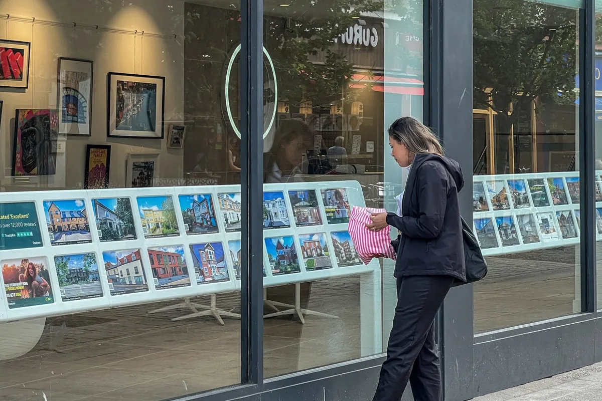 Gazundering: Why is it happening and what should homeowners do if it happens to them?