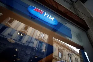 Telecom: Vivo e Tim recuam com competição mais acirrada no setor e BBA mantém cautela