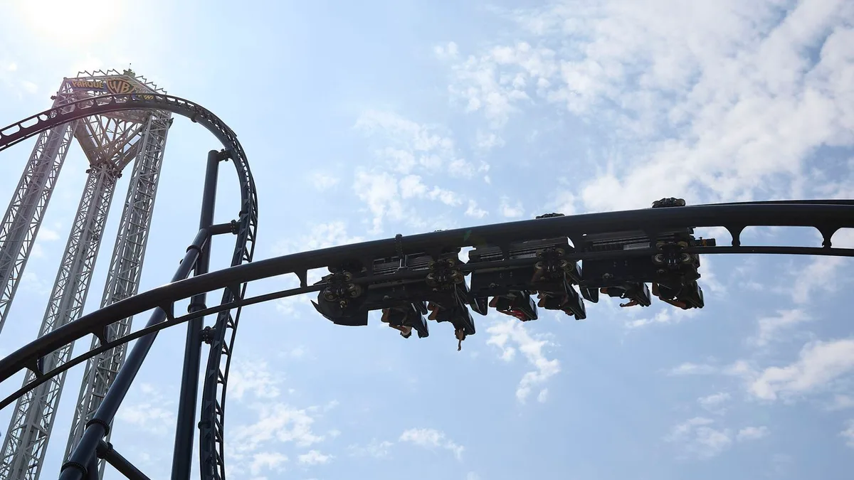 Un hombre de 49 años, herido de gravedad en un accidente de una atracción del Parque Warner de Madrid