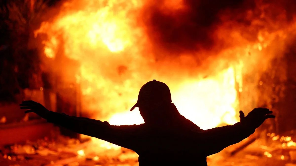Albania cambia los flamencos hinchables por cócteles molotov y se alza contra su primer ministro