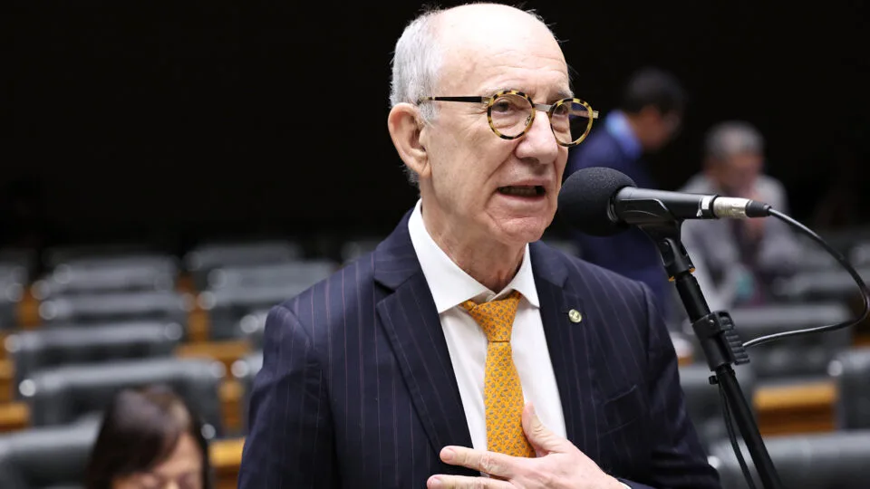 Deputados do PT pedem que STF investigue ligação de Nunes Marques com Vorcaro
