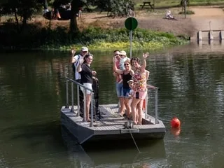 « C’est physique quand même ! » : dans ce village de Maine-et-Loire, on traverse la rivière à la force des bras