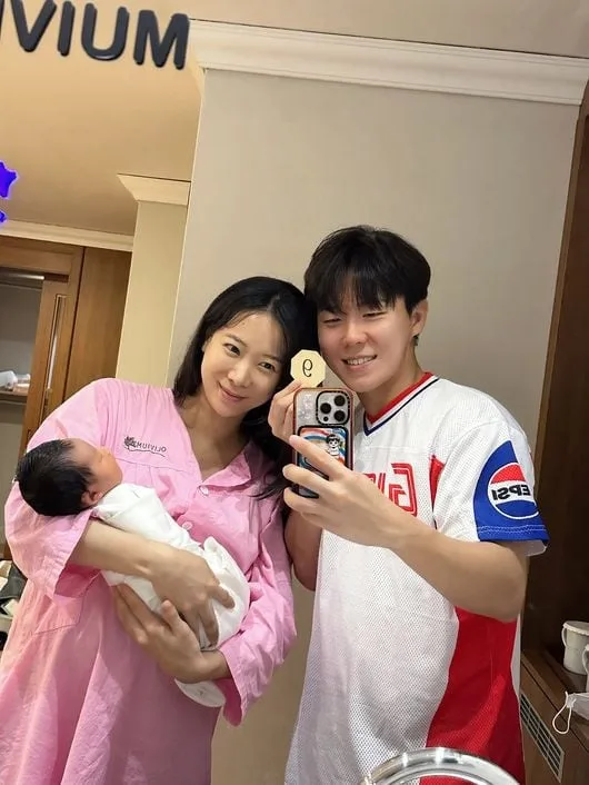 '37세 자연임신' 김한나, 말띠맘 됐다..뒤늦게 알린 득남 "아직도 안 믿겨" [공식]