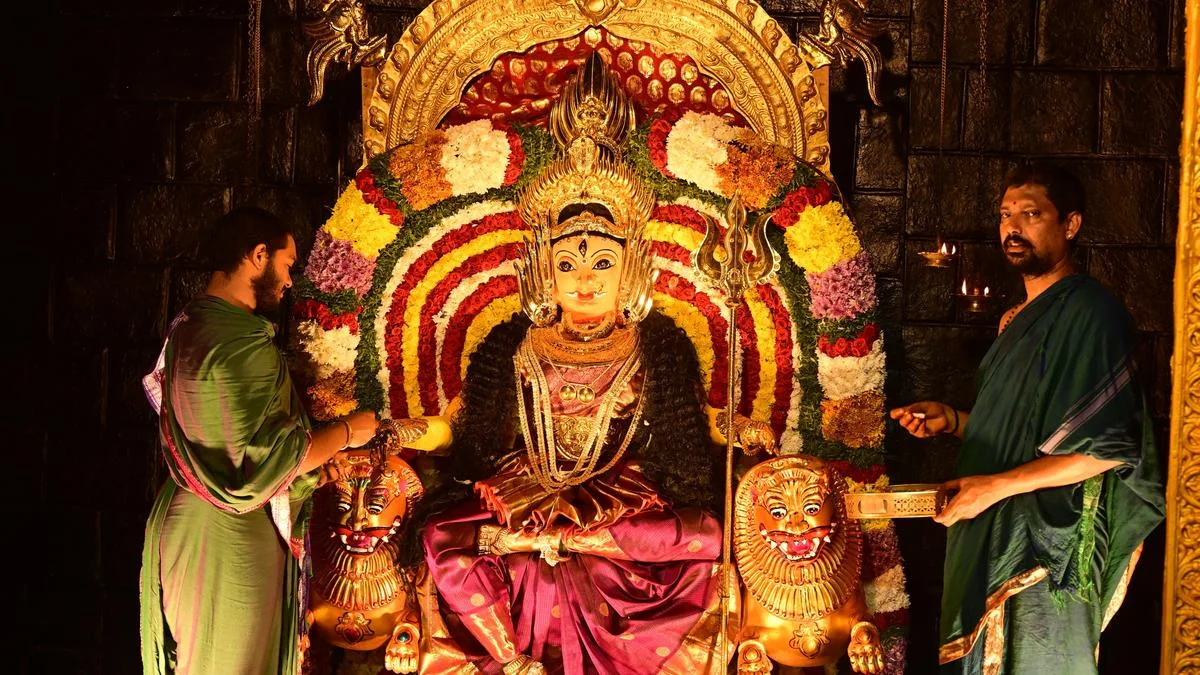 Thousands throng Vijayawada’s Kanaka Durga temple on Day 4 of Dasara festivities