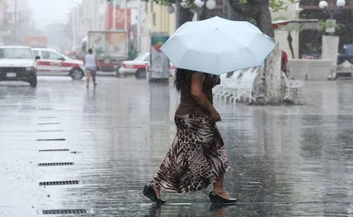 Lluvias en Chiapas continuarán por huracán Isaias y depresión tropical Veinte-E; alertan por inundaciones