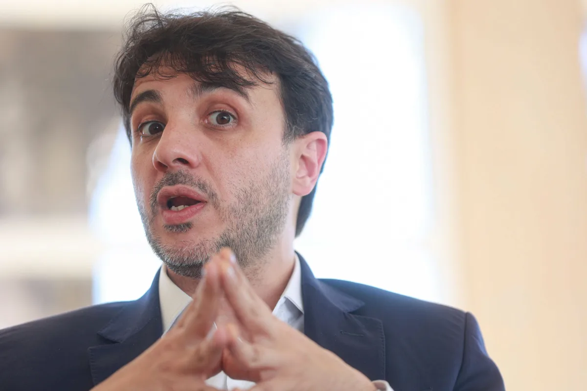 Renan Santos diz que bomba atômica dará soberania ao Brasil