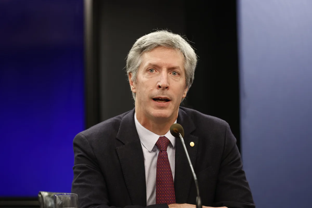 Bausili confirmó que la política monetaria mantendrá “un sesgo contractivo”