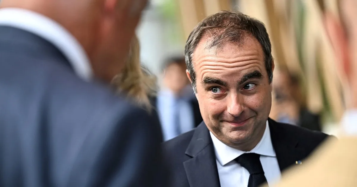 "¡Vergüenza!": abucheos, gritos e insultos al primer ministro francés por los incendios