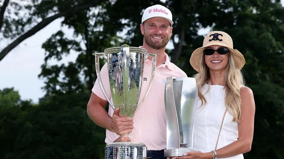 Wyndham Clark & girlfriend Emily Tanner cap off a massive weekend with a win, Sox fans fight & a big CFB QB