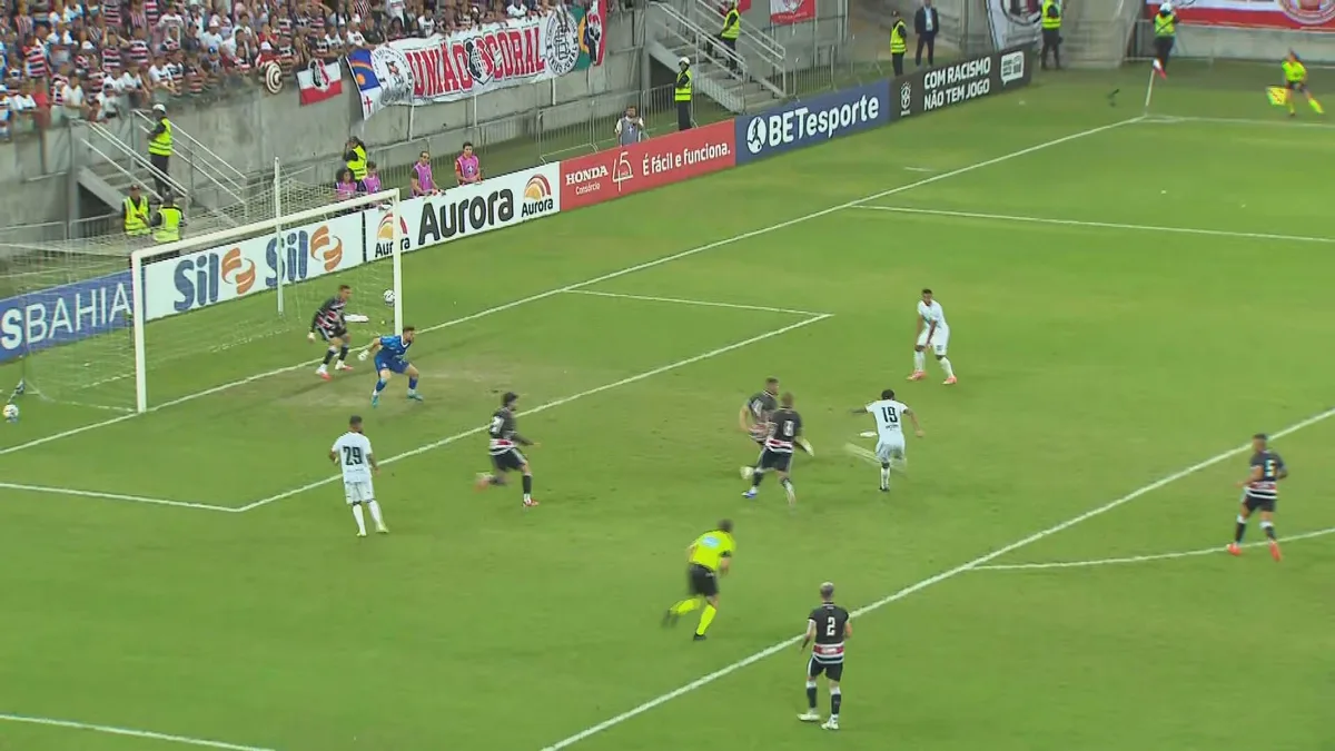Incrível! Matheus Vinícius salva gol em cima da linha e garante vitória do Santa Cruz; assista