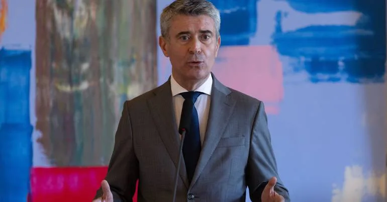 Carneiro diz que Montenegro não deve dar "razões" ao Chega