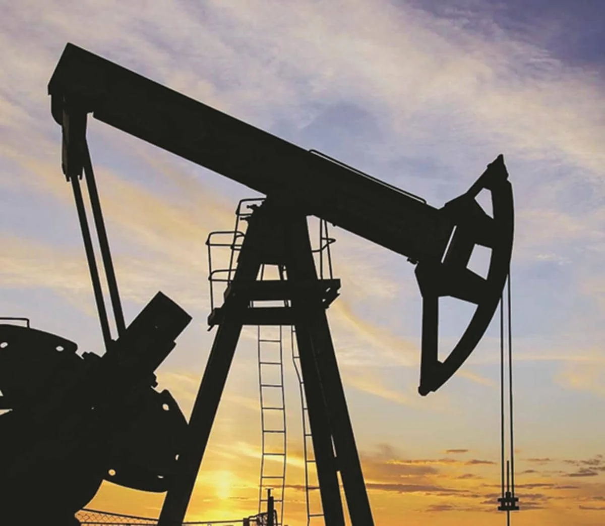 Oil prices rise as traders weigh Saudi supply risk, Russian diesel flow