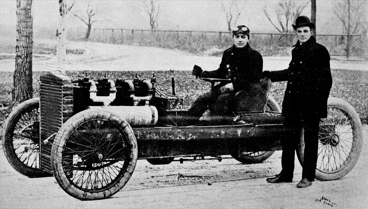 Henry Ford, industrialista e magnata dos negócios: “Se um trabalhador se considera especialista, nós o demitimos; ninguém se considera um especialista se realmente conhece seu trabalho”