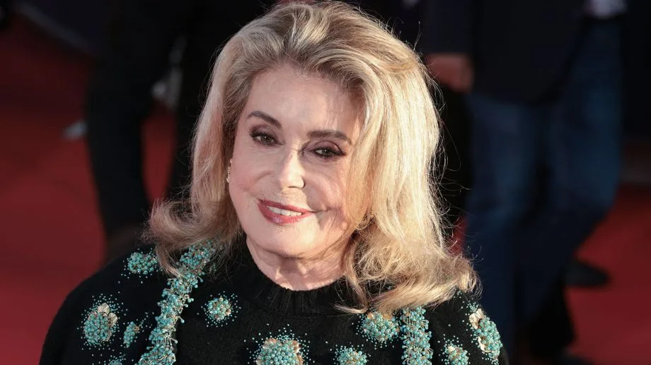 Festival de Deauville : Catherine Deneuve parle cinéma et enchante le public, "c'est impressionnant de la voir"