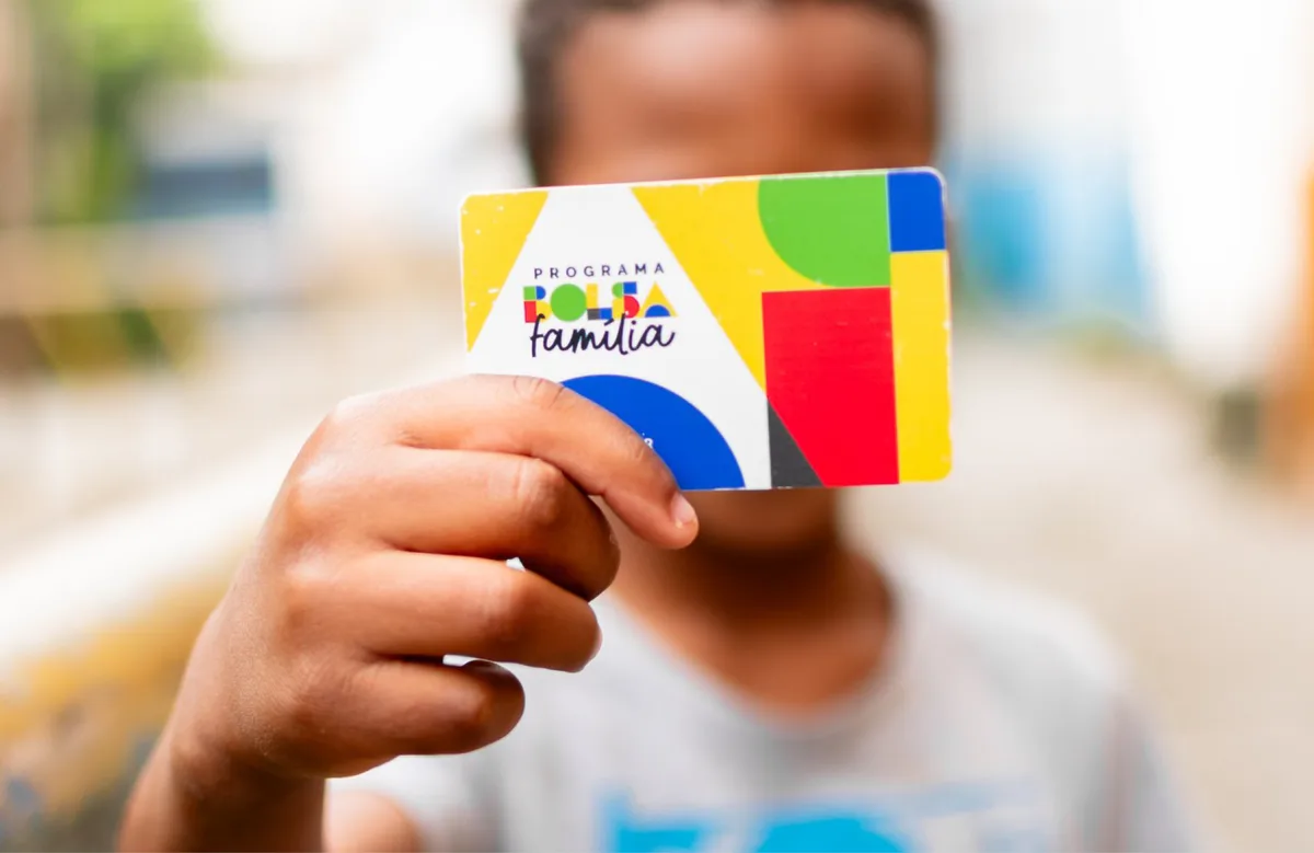 Reajuste do Bolsa Família, canetas emagrecedoras no SUS, pesquisas eleitorais e mais destaques desta sexta