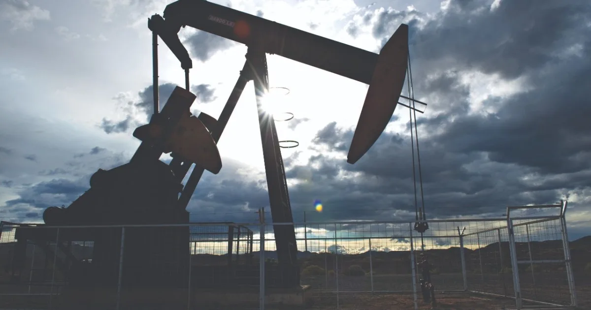 El petróleo empujó el superávit comercial argentino: la energía aportó US$1.506 millones en julio