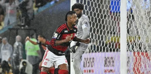 Bruno Henrique celebra marca no Maracanã e elogia Freitas: 'Vai dar frutos'