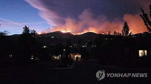 '제2의 실리콘밸리' 美리노에 대형 산불…9만명 대피·주의령
