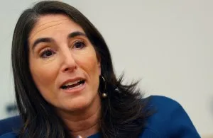 É ‘crítico’ agir agora para levar inflação de volta à meta nos EUA, diz membro do Fed