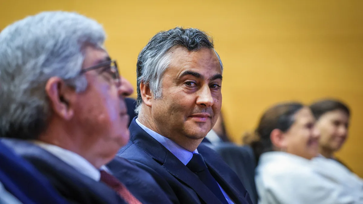 Ministro da Educação sem conhecimento de indemnizações por alterar datas dos exames