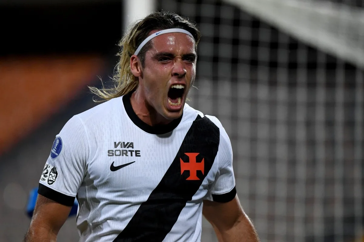 Spinelli ri ao ser perguntado se torcida do Vasco lotaria Maracanã: "Mais popular do Brasil"