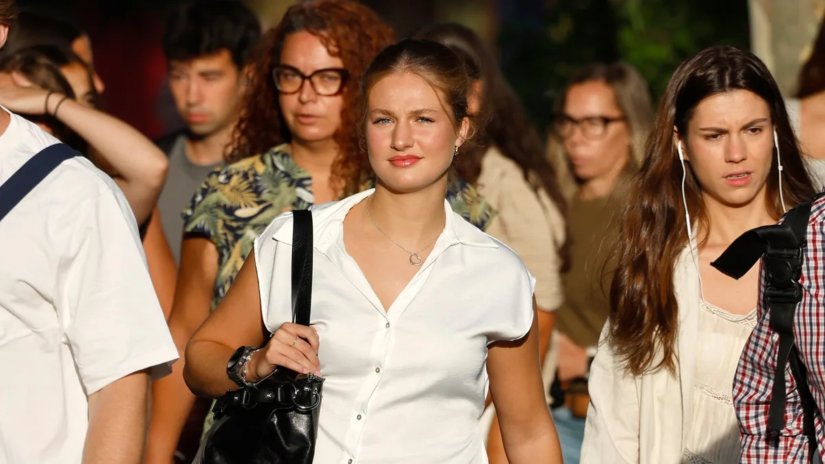 La prensa internacional se rinde ante la sencillez de la princesa Leonor en la universidad: “Sienta las bases para las futuras reinas de Europa”