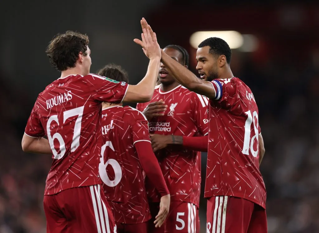 Liverpool vence Tottenham em duelo de Big Six e avança na Copa da Liga