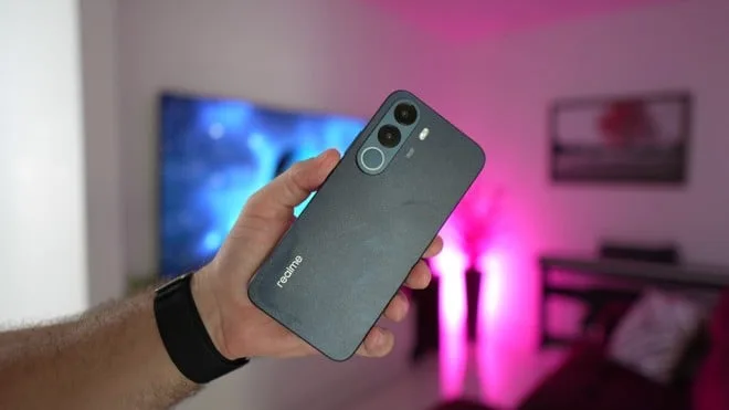 Por pechincha! Realme C100x entra em promoção com superbateria e tela fluida