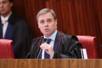 Lula diz que não permitirá interferências após descoberta de petróleo no AP