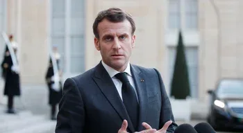 Macron admitiu "falhas" mas rejeitou pedido de demissão do ministro do Interior
