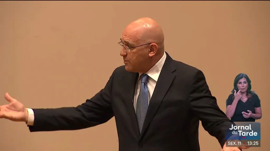 Passos Coelho apresenta estudo sobre crescimento da economia