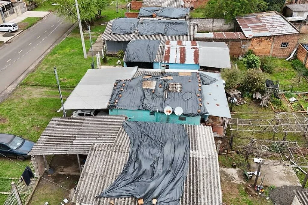 Chuva intensa e granizo causam duas mortes e atingem ao menos 33 municípios do RS