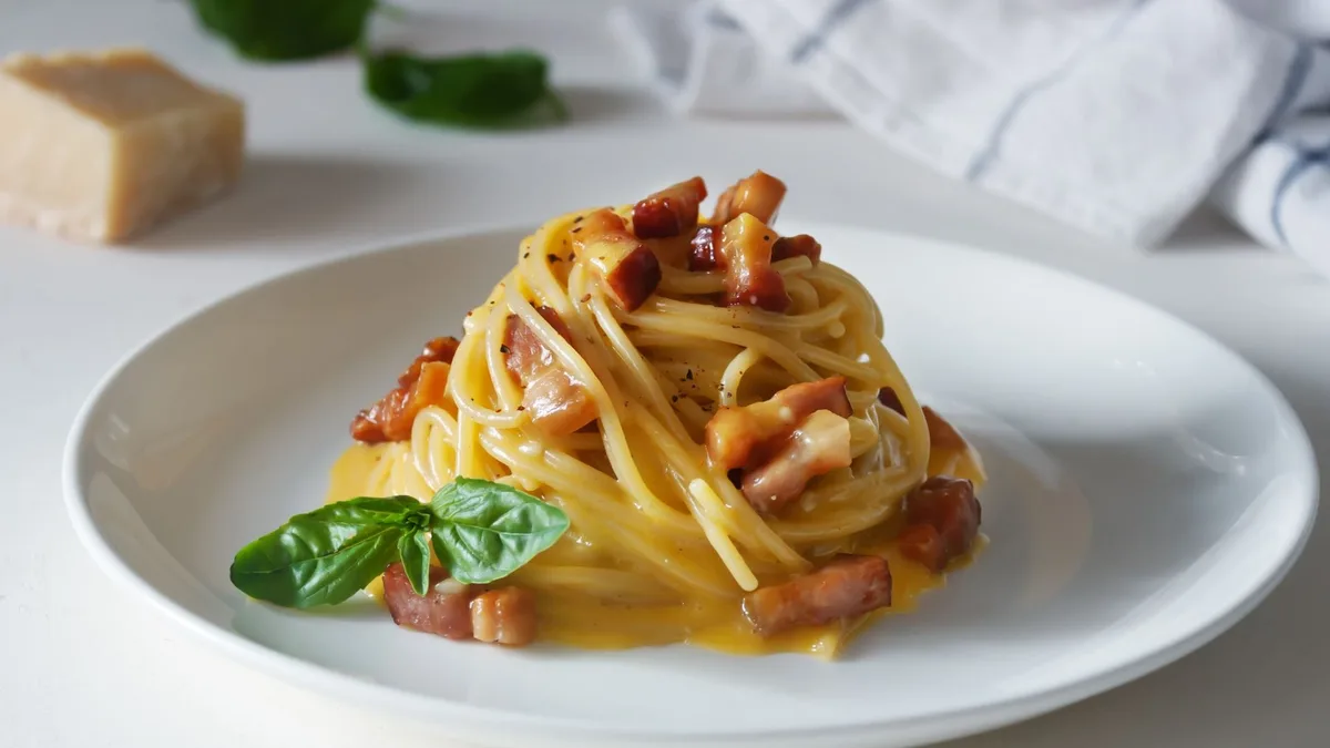 Giulia, cocinera italiana: “El secreto para hacer una buena carbonara está en lo que yo llamo ‘carbocrema’, una crema de yemas, pecorino y grasa de guanciale”